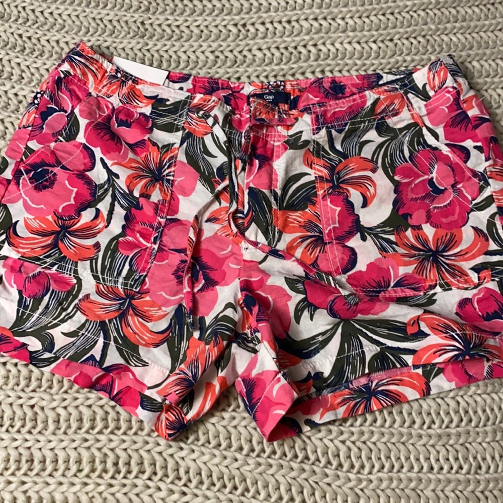 NWT gap tropical shorts. Size 10